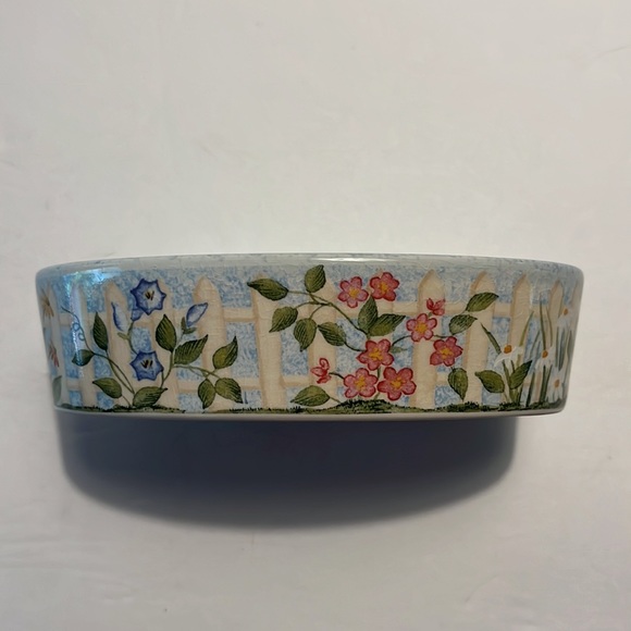 Garden Blue Floral Bathroom Set of Soap Caddy, Dispenser & Toothbrush Holder - Picture 15 of 16